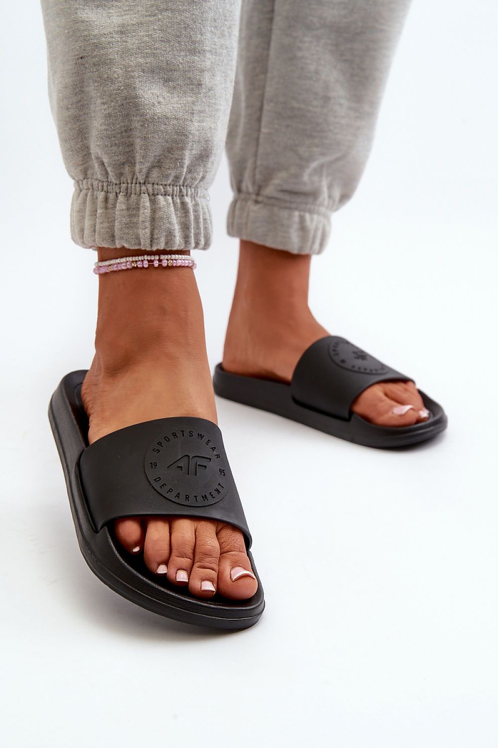  Clacquettes model 198611 Step in style 