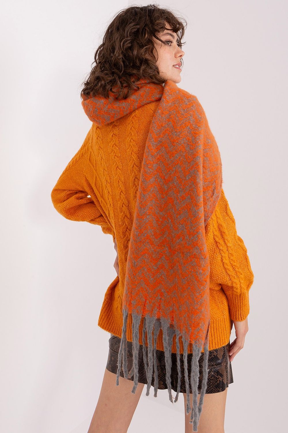  Châle model 205973 AT 