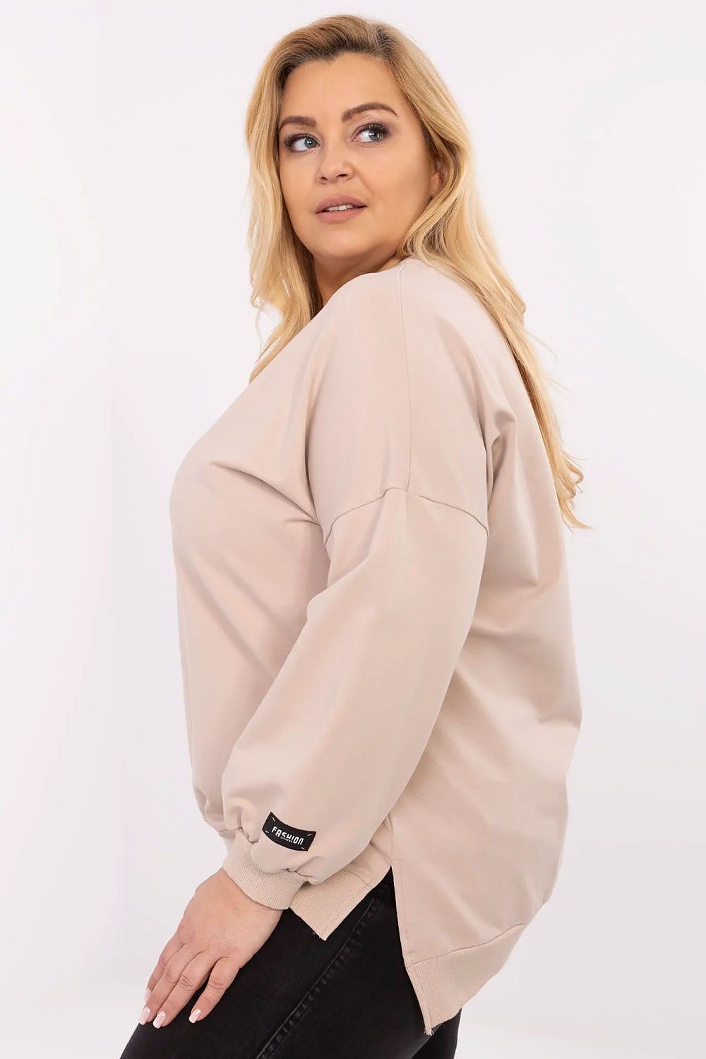  Sweatshirt model 211731 Relevance 