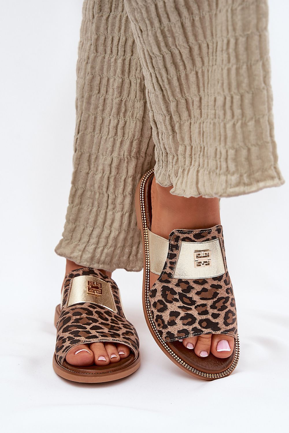  Clacquettes model 213180 Step in style 