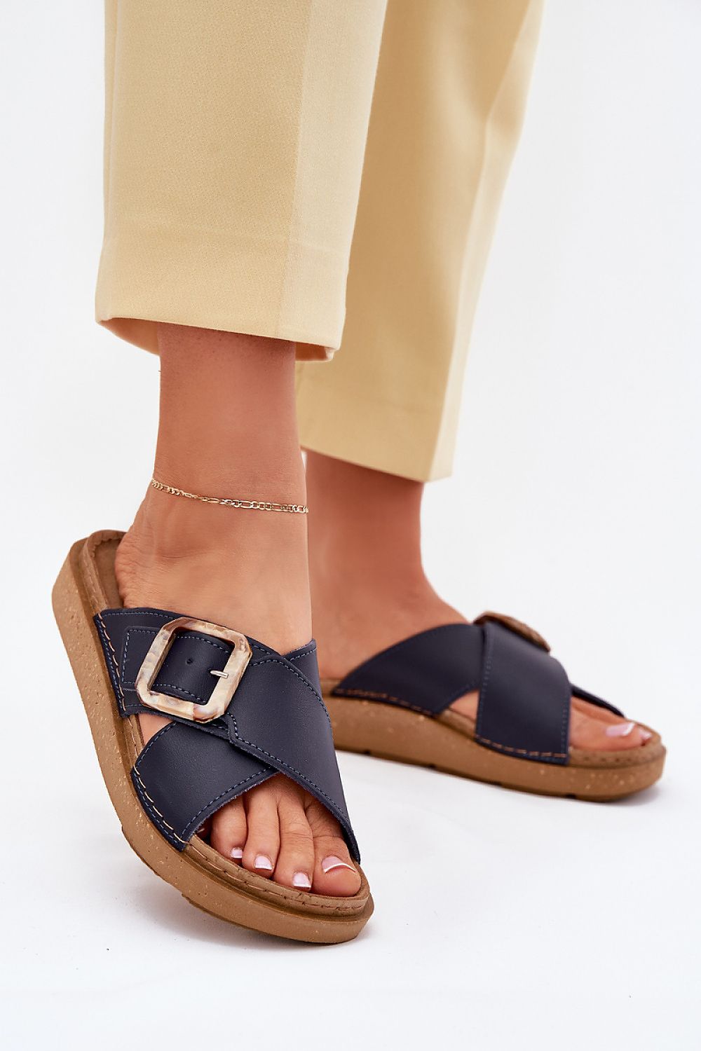 Clacquettes model 214733 Step in style 