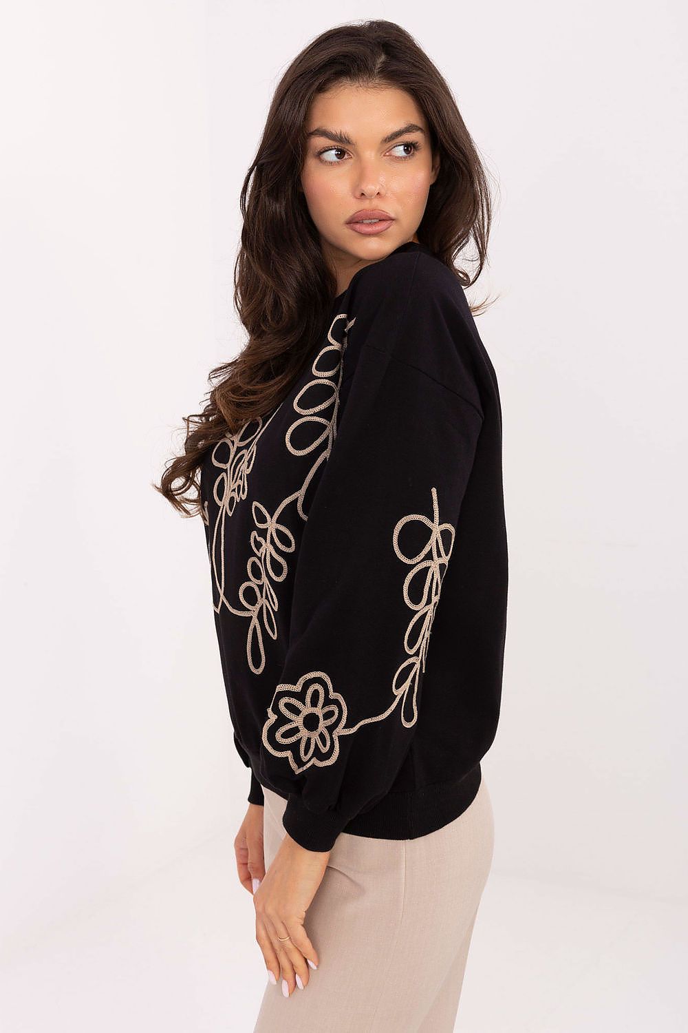  Sweatshirt model 218383 Relevance 