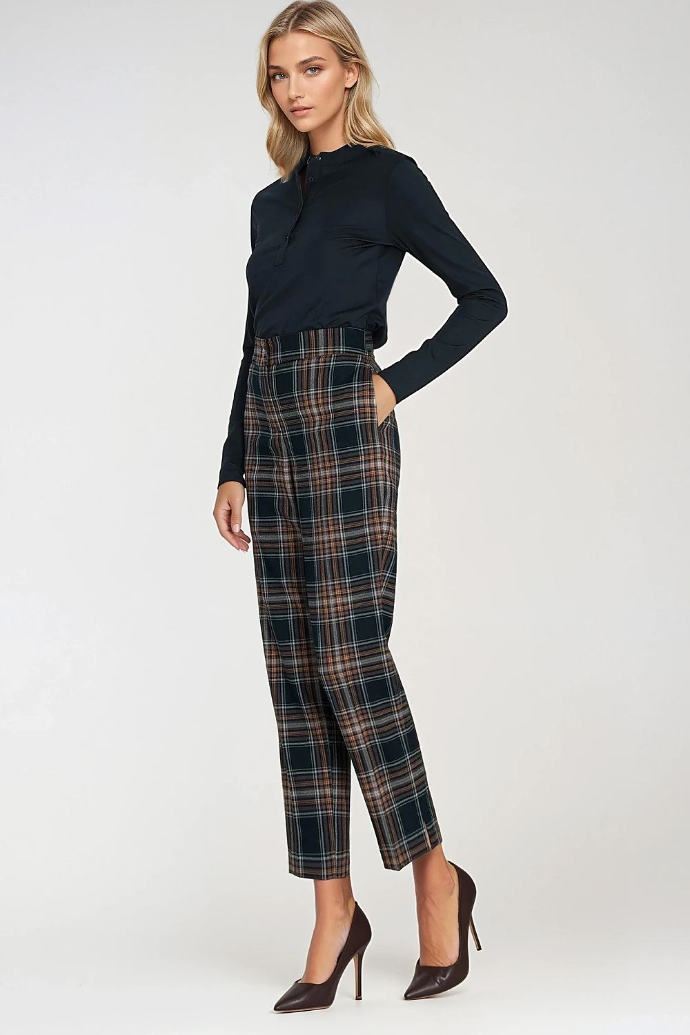  Pantalon femme model 218895 Nife 