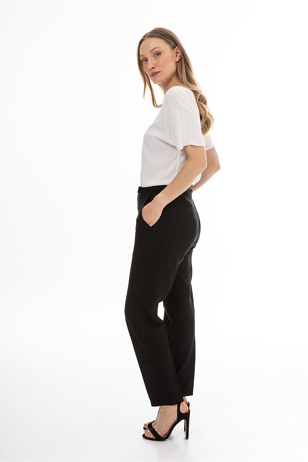  Pantalon femme model 225297 awama 